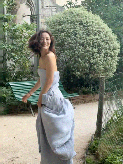 被王珞丹的九年对比吓一大跳王珞丹九年之后故地重游岁月优待美人说的就是王珞丹！