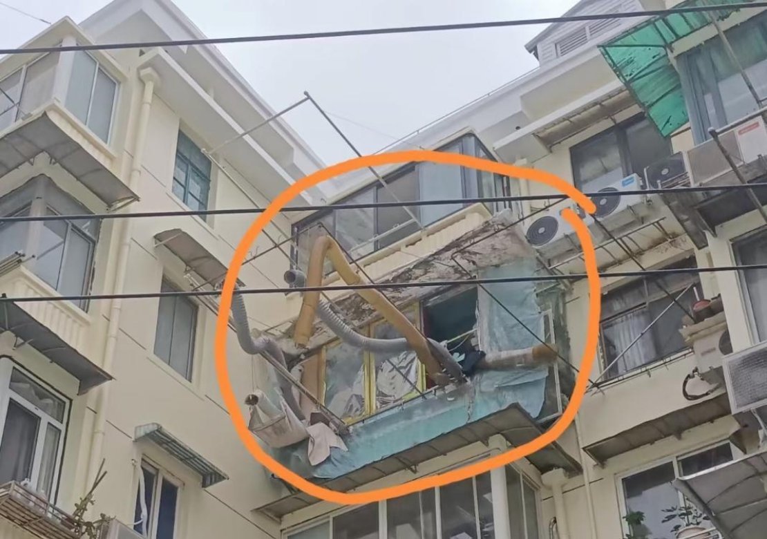 很好奇隔壁小区这家家，伸出来的五根管子是干什么用的？