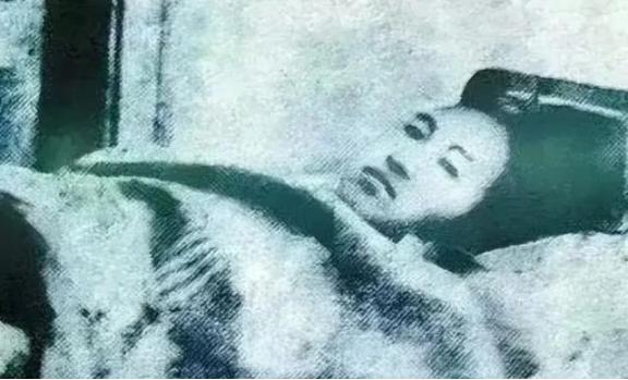 1935年，赵一曼被日本人关进大牢。外界流传过种种说法，真实记录却更沉重。东北的