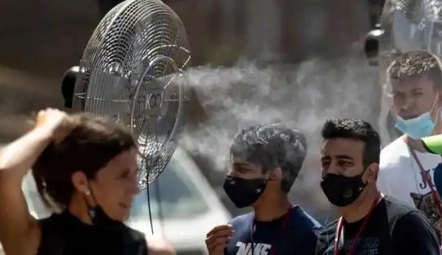 40℃高温来袭，曾经嘴硬“夏天不用空调”的欧洲人终于扛不住了，一款中国产品竟被一