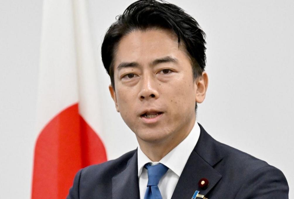 小泉进次郎这手玩得挺阴。自己发了一篇长文，说要去北约峰会，重点就一个——针对