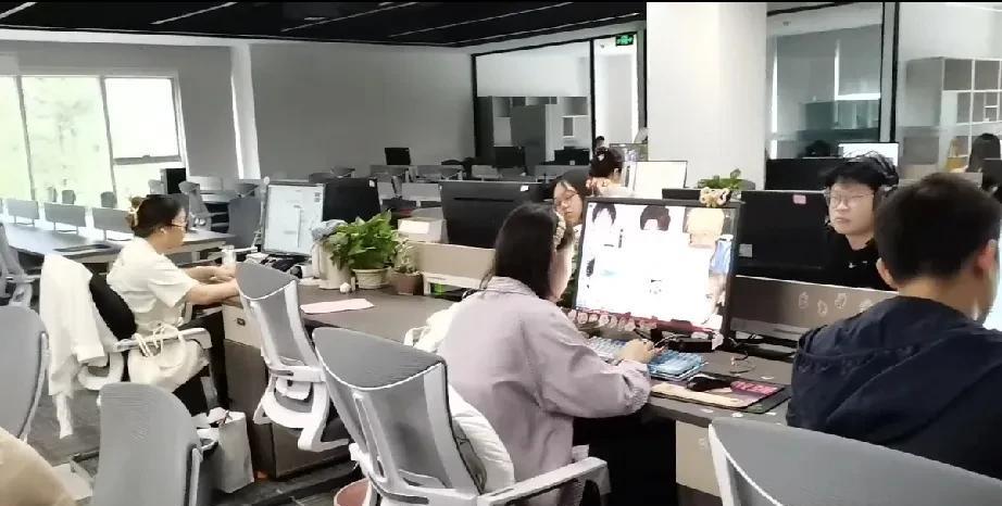 今天遇到件挺见人性的事，技术副总要在技术团队搞末位淘汰，然后各部门就提交了一个部