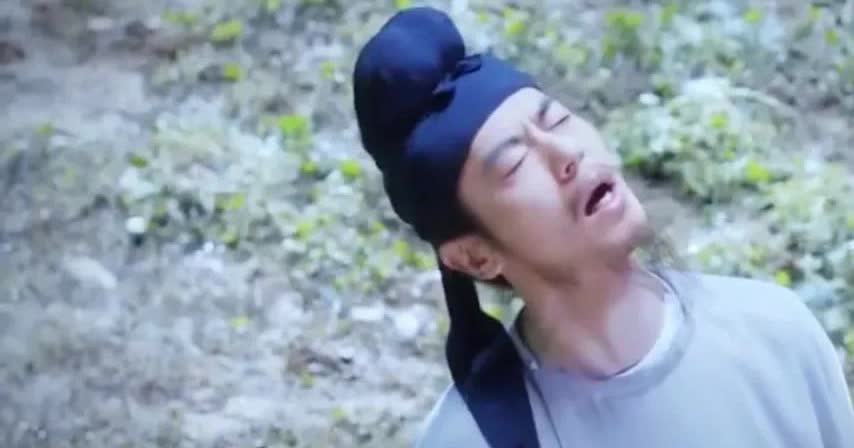 《长安的荔枝》中，朱亚文饰演一代文豪宗师——杜甫。这位昔日《红高粱》中野