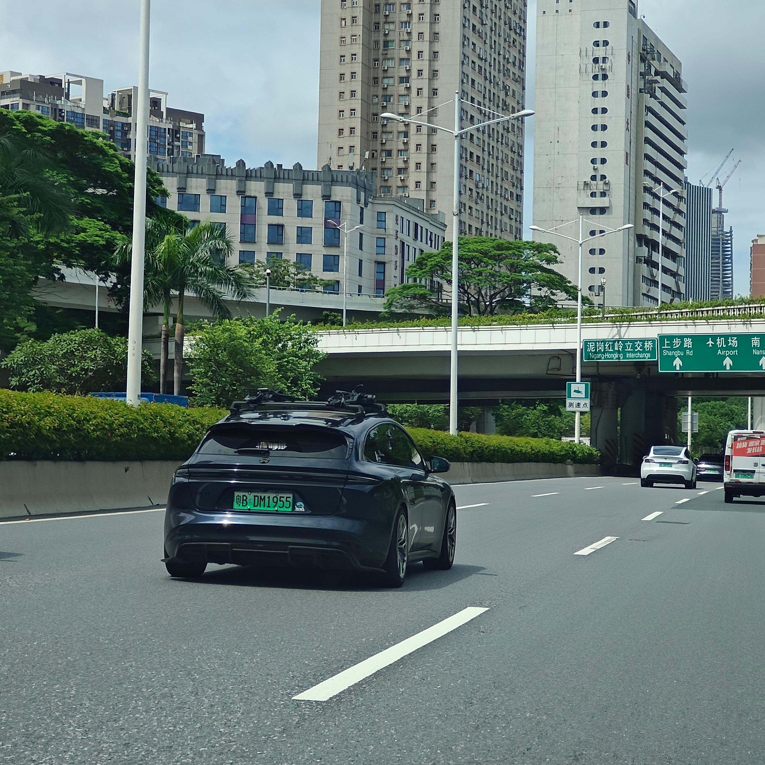 到处都是旅行车，大家都想去旅行好多车anycar蔚来et5t​​​