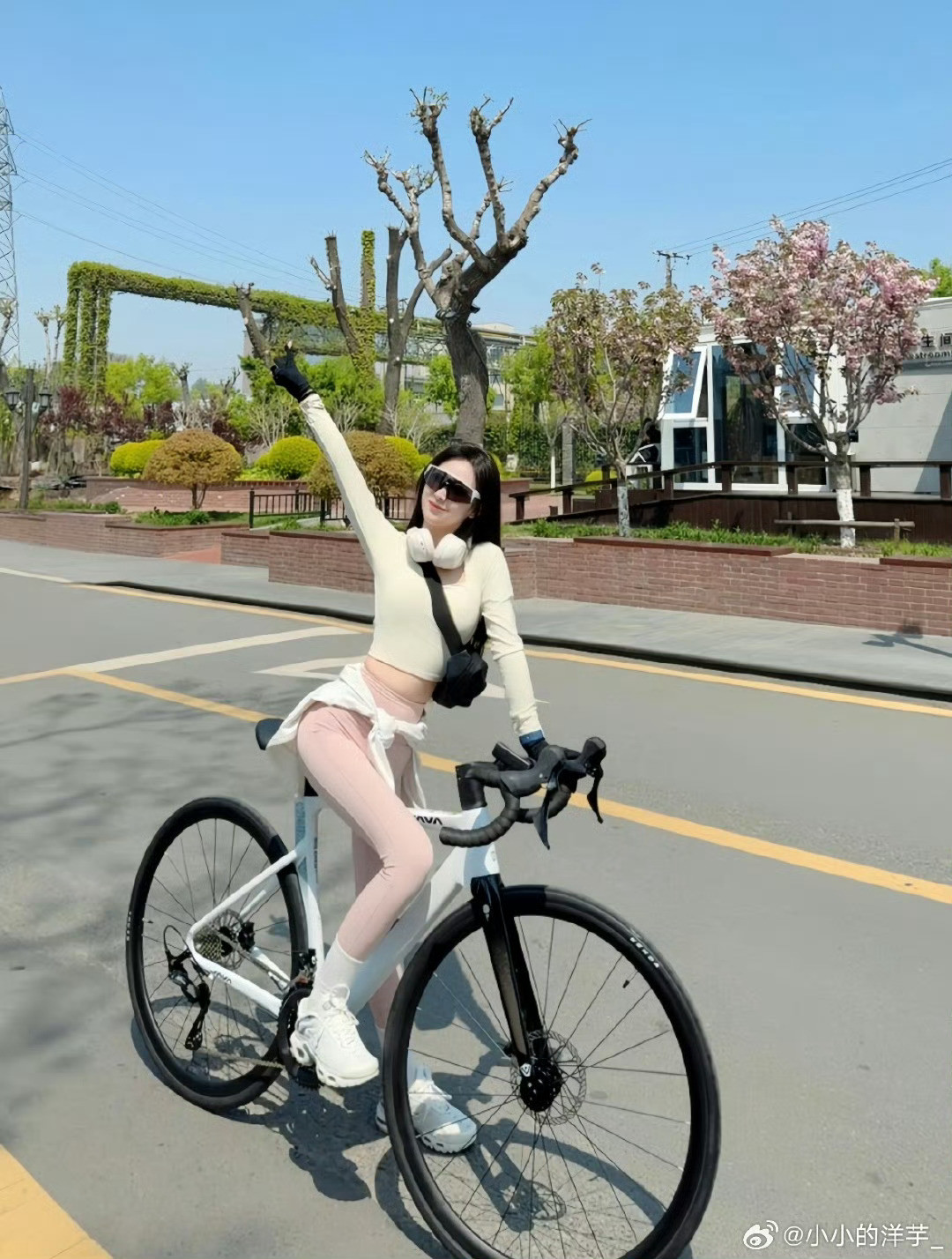 越起越早越跑越快越来越好​​​​