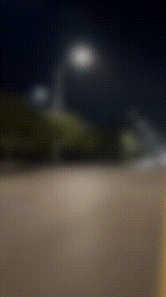 这段视频让人看后直呼舒适、过瘾。深夜，某地有十几个黄毛聚在一起疯狂飙车。车胎摩