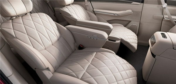 比亚迪王朝网首款D级旗舰SUV大唐EV将于4月24日北京车展开启预售，上半年