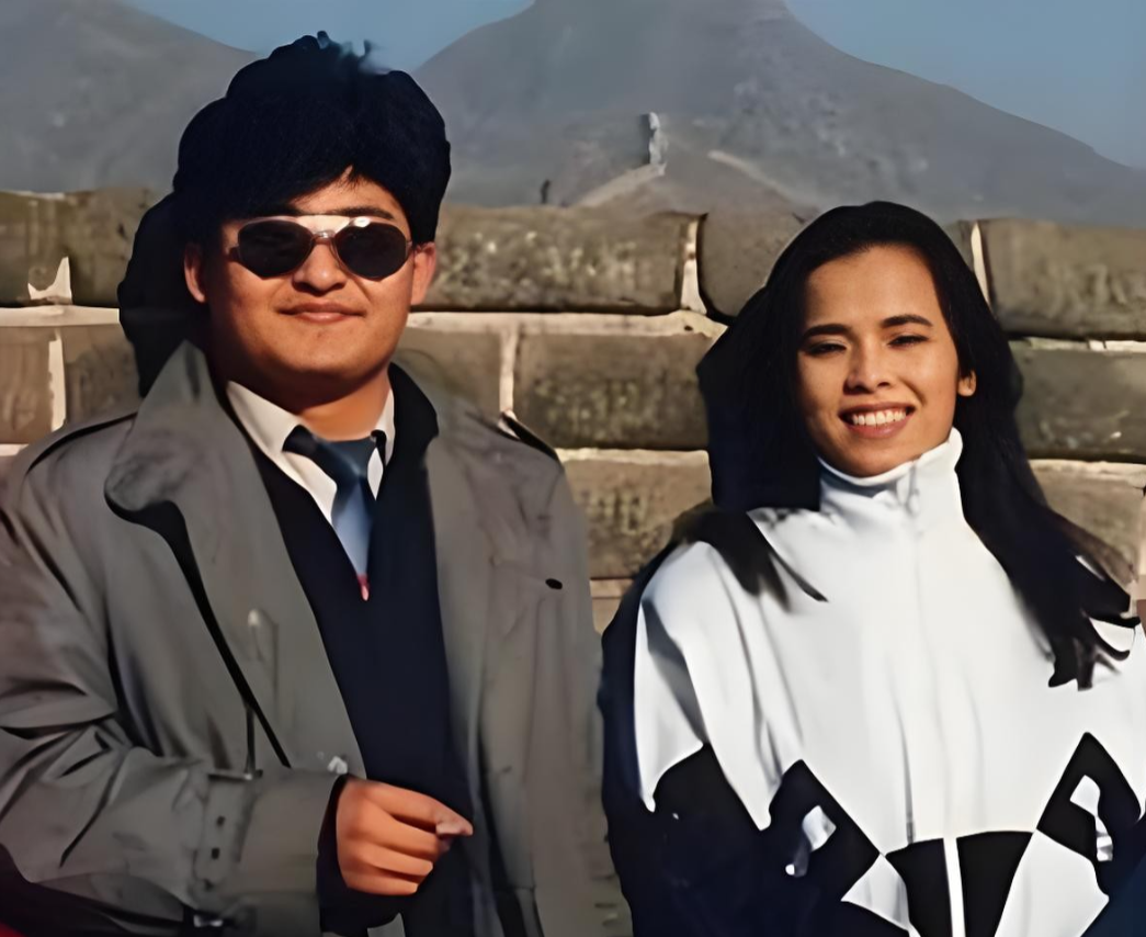 刘欢走后那英唱哭全场，吉克隽逸黑头像沉默，他十年只做一件事：每年六一炖锅红烧肉。同一时间，水均益烤土
