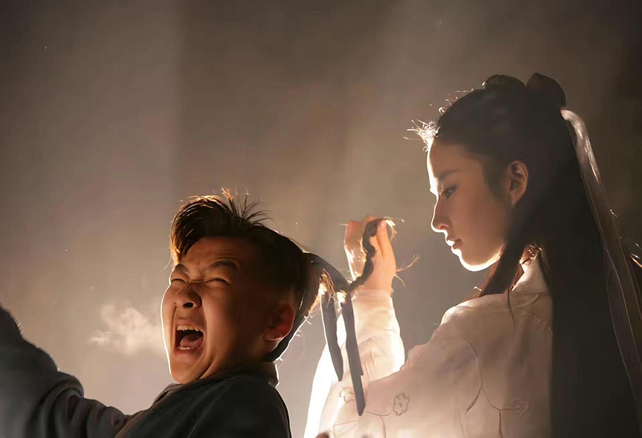 在那个无美颜无滤镜的时代，这怎么不算美呢.刘亦菲小龙女生图比精修还好看