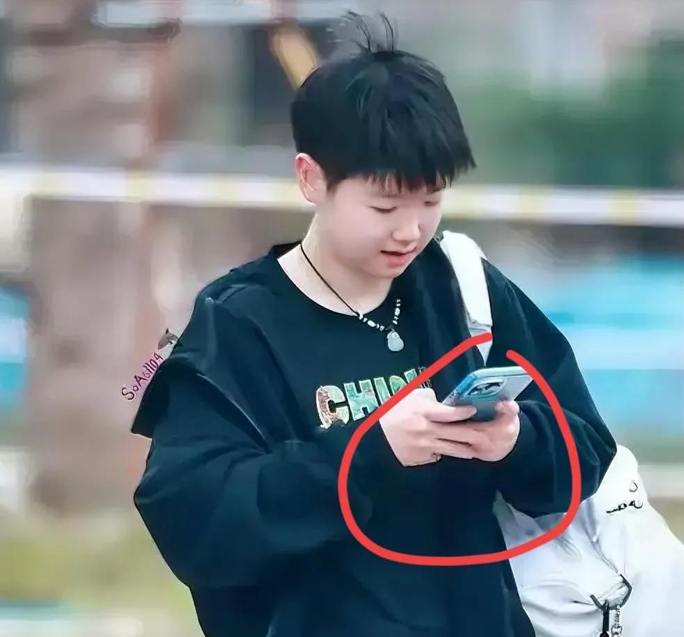 想不通孙颖莎那么顶尖的运动员竟然有一个那么致命的缺点不是力量不够，也
