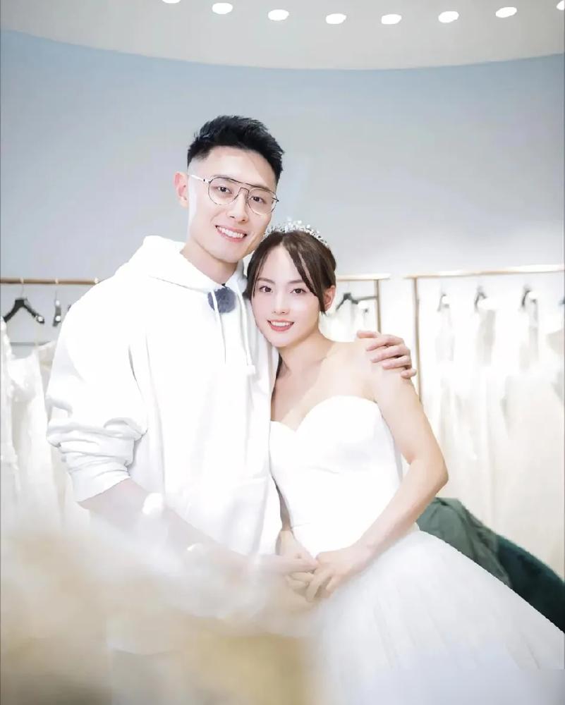 都以为张嘉倪净身出户，结果买超卖房凑了八位数，连上亿别墅都归了她。你以为孩