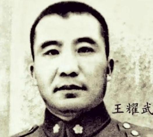 贵为方面军司令还要讨好身边小人物？1945年王耀武南京之行，一语撕开国民党官场