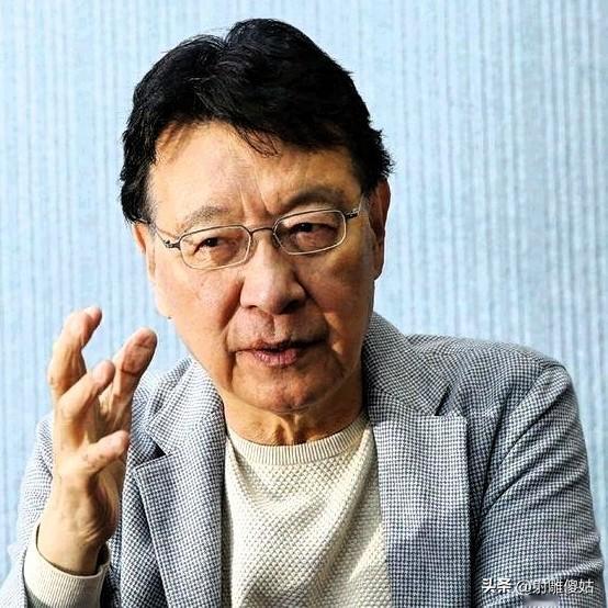 赵少康这位当年的政治金童，如今垂垂老矣，但他最近有一种老糊涂了的异常表现。一是