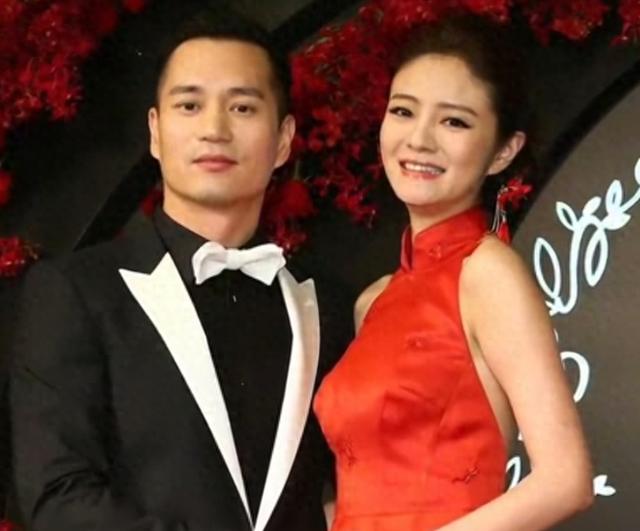 4000多万人民币，陈荣炼让老婆去领，老婆不领。他不去想想老婆为啥不领，反手把银
