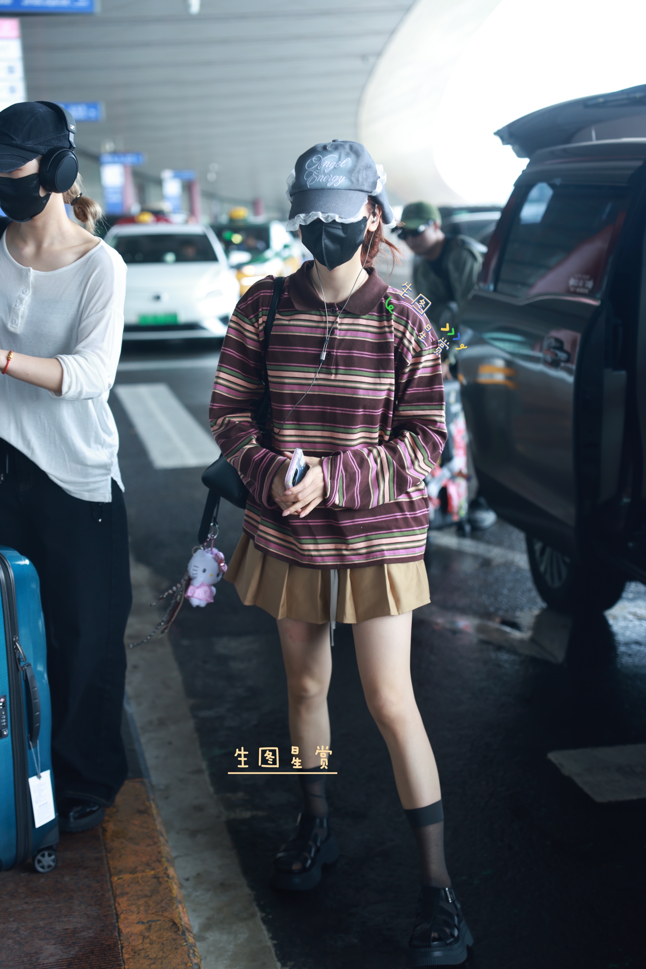 杨超越250728pek出发生图直出，学院风的小杨好米🐏[比心]杨超越