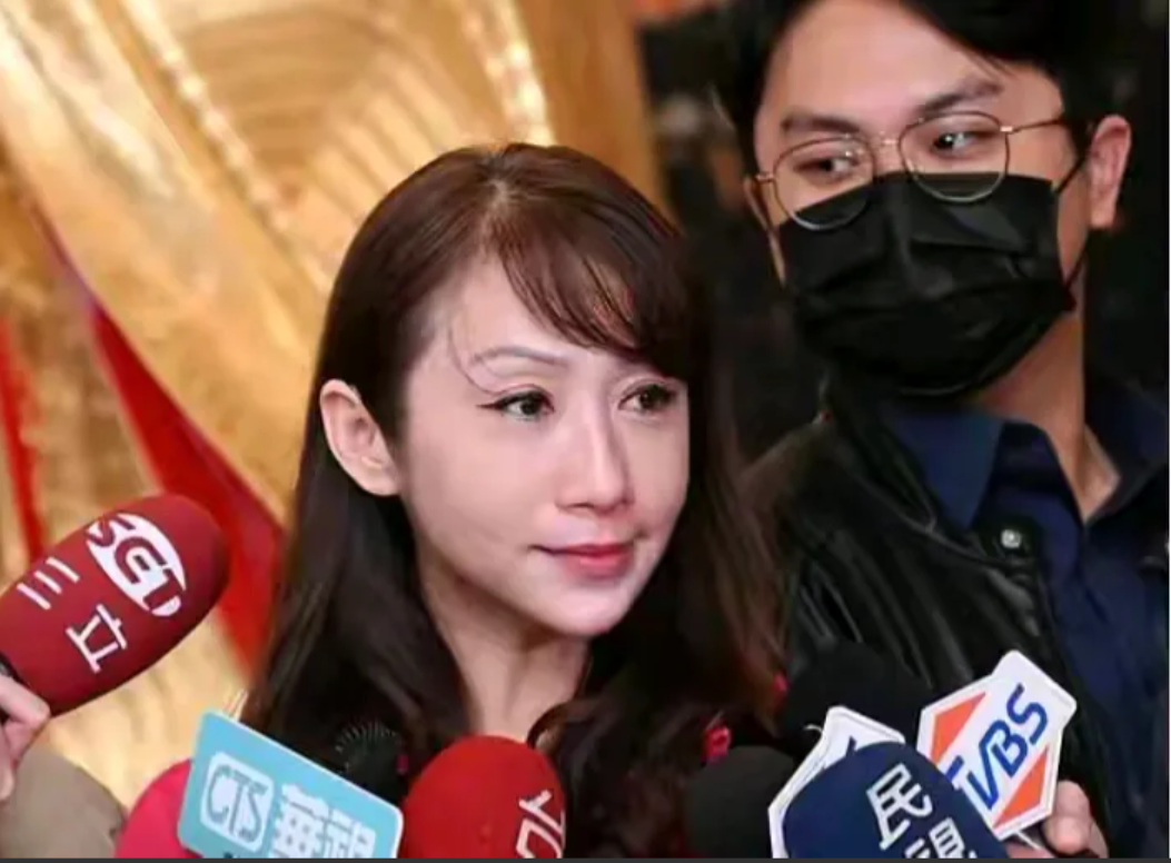 当台湾网红告诉台湾人，上海的马路又平又宽，台北马路坑坑洼洼，台独和青鸟的玻璃心有