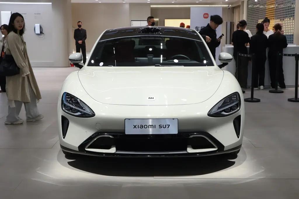 小米汽车的优势到底在哪啊?小米汽车优势主要在于高颜值外观，主打科技感和智能化，