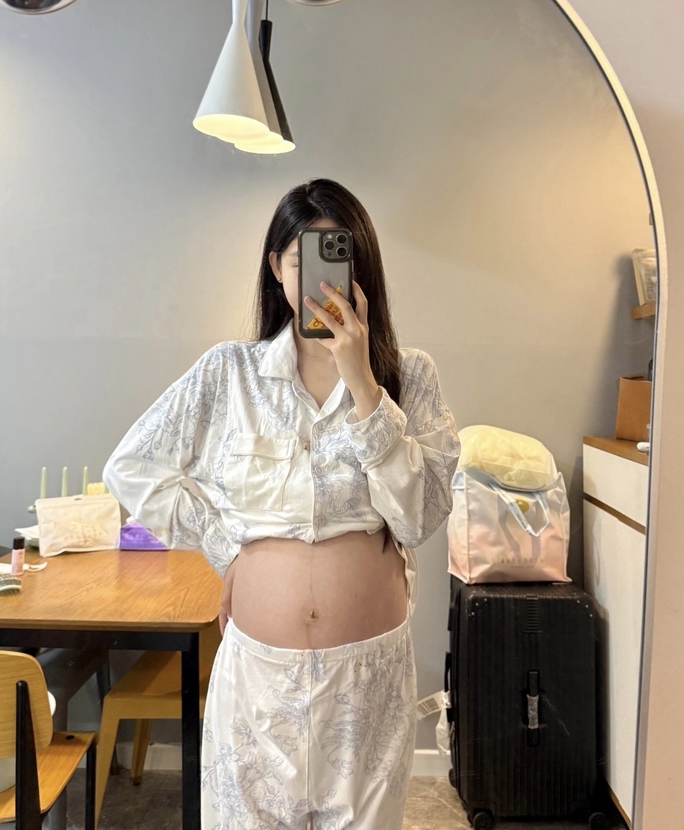 我是独生女，这眼看着马上要生了，我妈妈说让我去家里面坐月子，更好的照顾我。因为婆