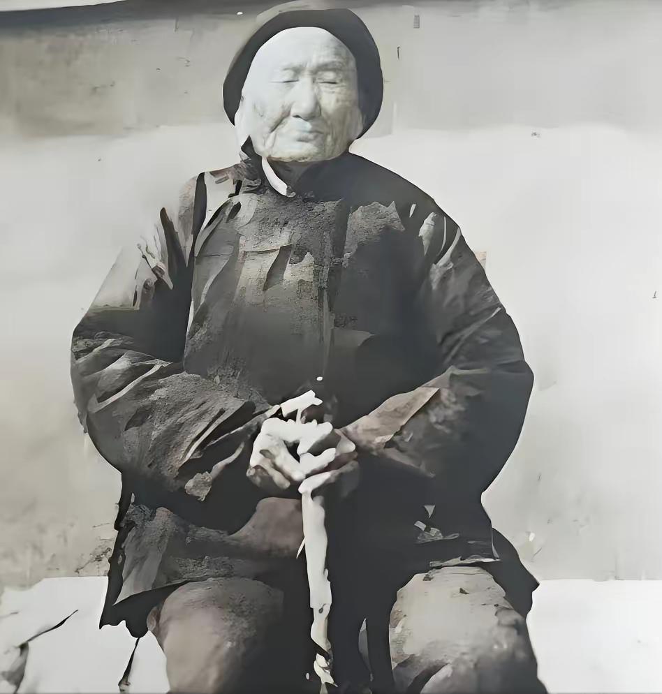 1941年，农妇马宗英弄到了300发子弹，正准备送给八路军，路上却遭到了伪军检查