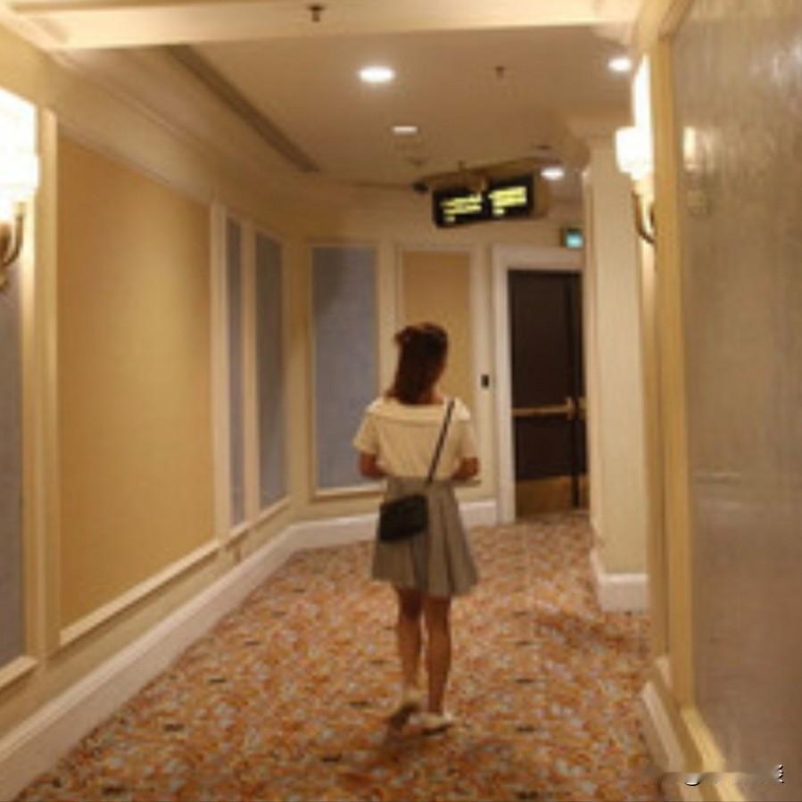 陕西西安，一男子约女生去酒店见面开房，可见面后，女生发现男子，和照片根本不是一个