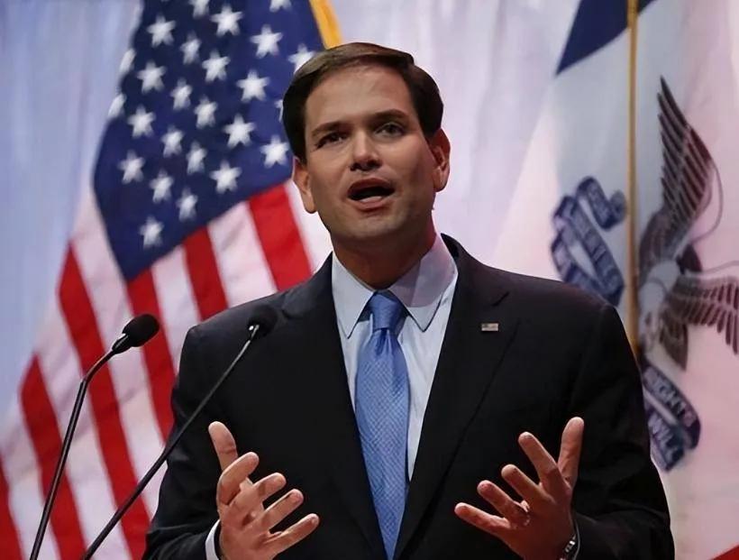 美国议员公然逼中国滚出钱凯港，嘴炮刚放完，中方反手抛美债，这反击爽到骨子里！你