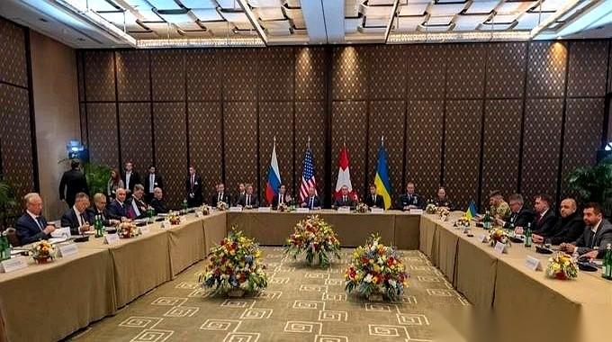 我勒个去！这大瓜吃得我心惊肉跳，彭博社爆出来的消息简直是往平静湖面扔了颗炸弹——