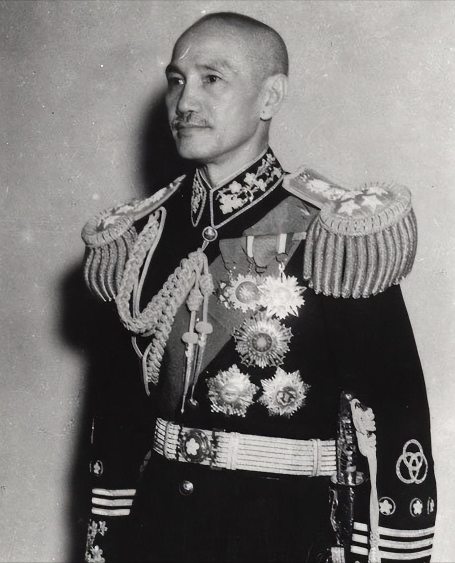 这是蒋介石距离死亡最近的一次！1949年年底，老蒋败退台湾，解放军高射炮已经