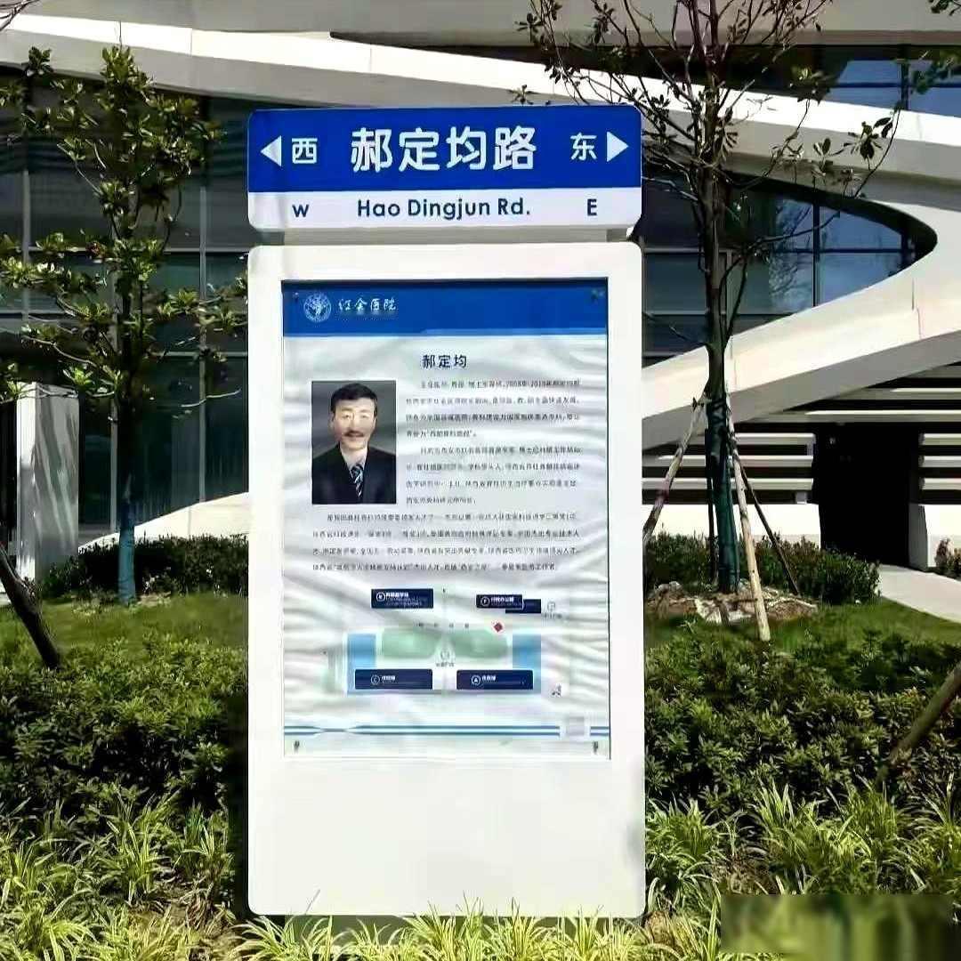 3.2亿现金。警察破门那会儿，郝定均正蹲在储物间里数钱，钞票堆得比人还高，