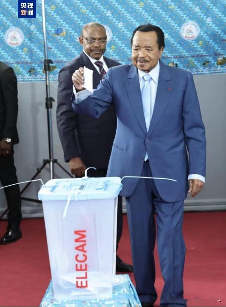 一个不起眼的新闻。92岁的保罗·比亚在喀麦隆总统选举中赢得连任！[鼓掌][鼓掌