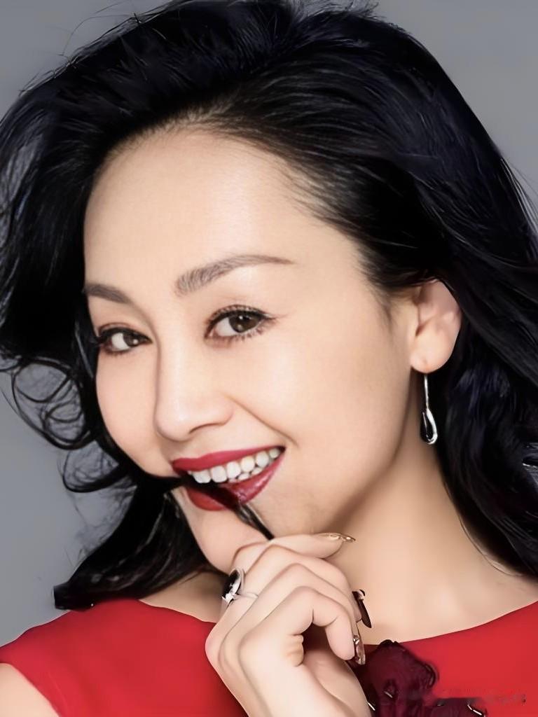 从《北京人在纽约》到岁月沉淀，王姬用演技诠释东方女性的坚韧与优雅。时光不败美人，