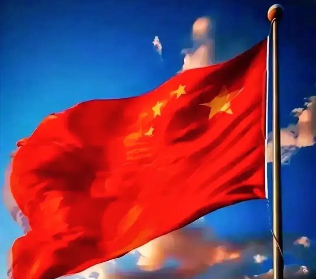 让美国万万没想到的是，如今站在他对面的敢和他叫板，敢和他硬刚到底的“钢铁巨人”，