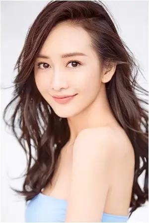 王鸥究竟是个清醒坚韧，大器晚成，争议与实力并存的女演员。她不是科班出身，是模