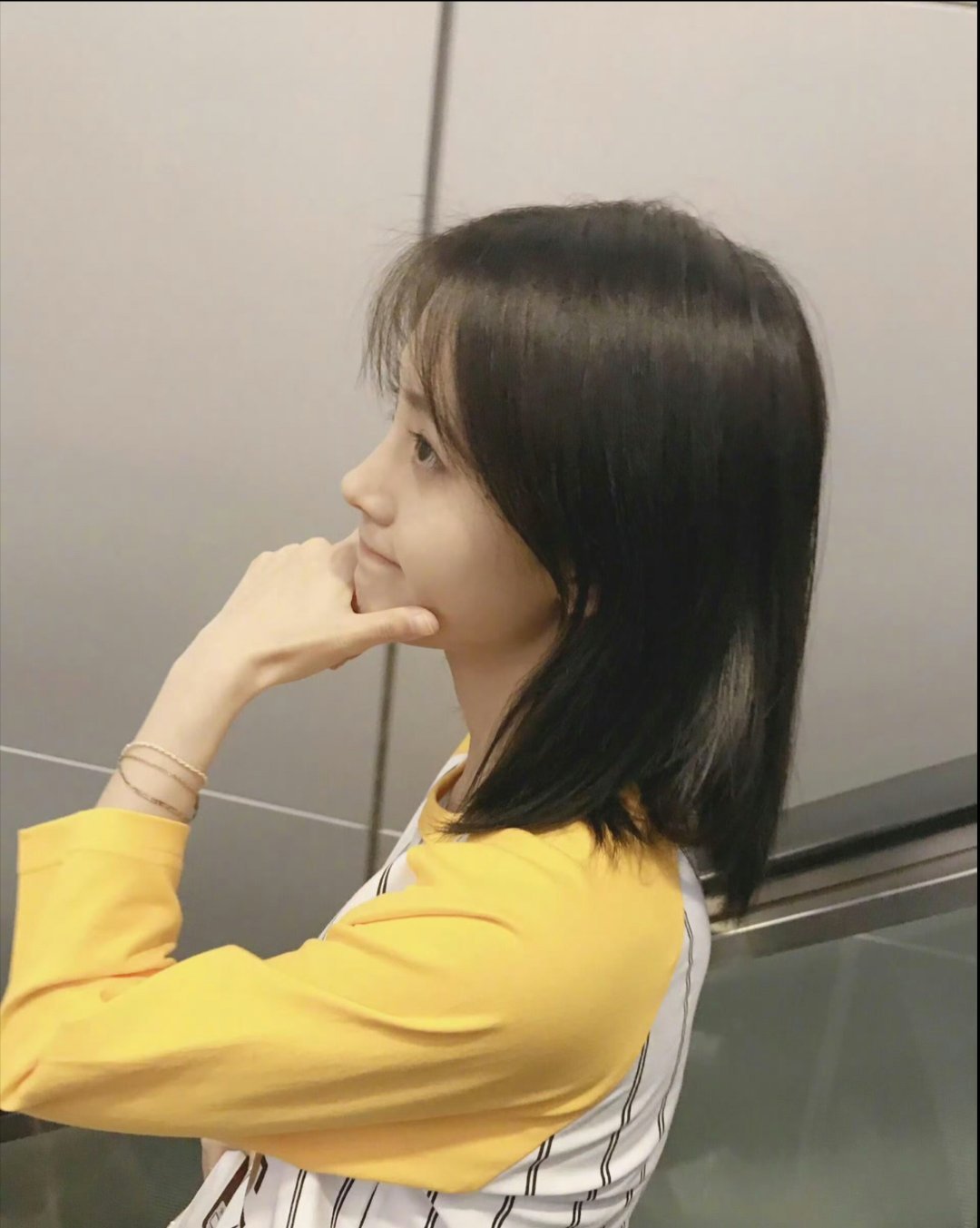 早期的鞠婧祎，好青涩