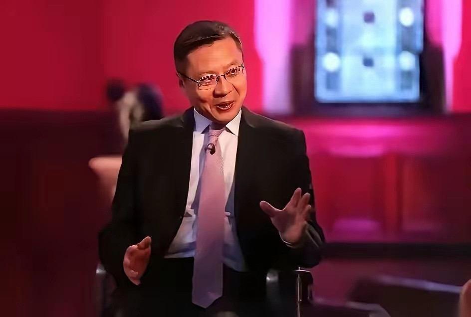 网上有个提议传开了：别再给古巴送大米，直接把张维为送过去。飞机一落地，什么都不用