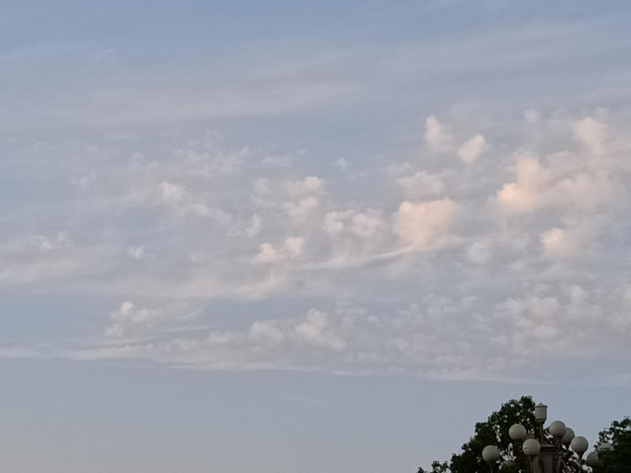 傍晚的天空，美妙的云朵。