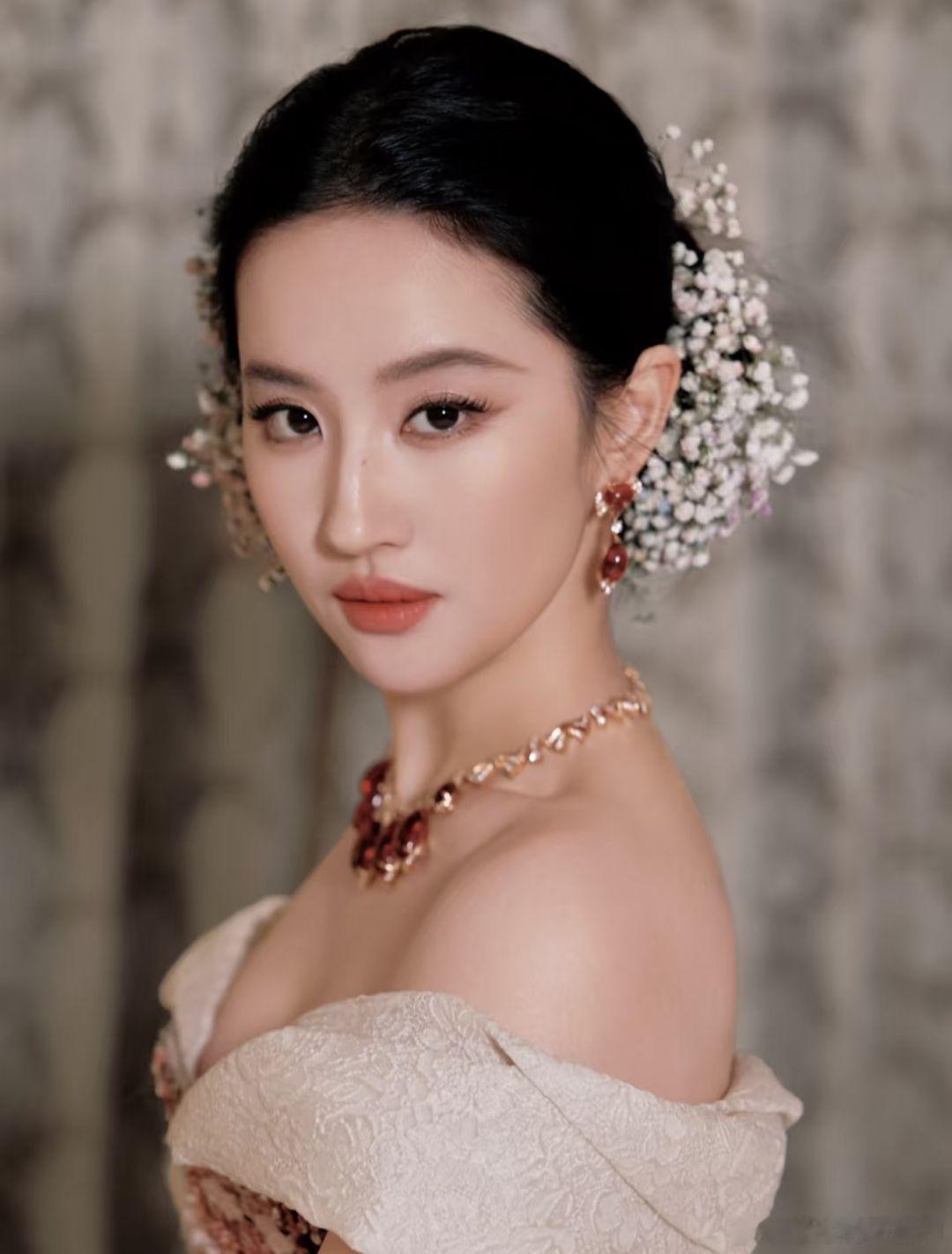 刘亦菲用这样的脸这样的顶级身材活一天到底是什么感觉刘亦菲早期刘亦菲‖