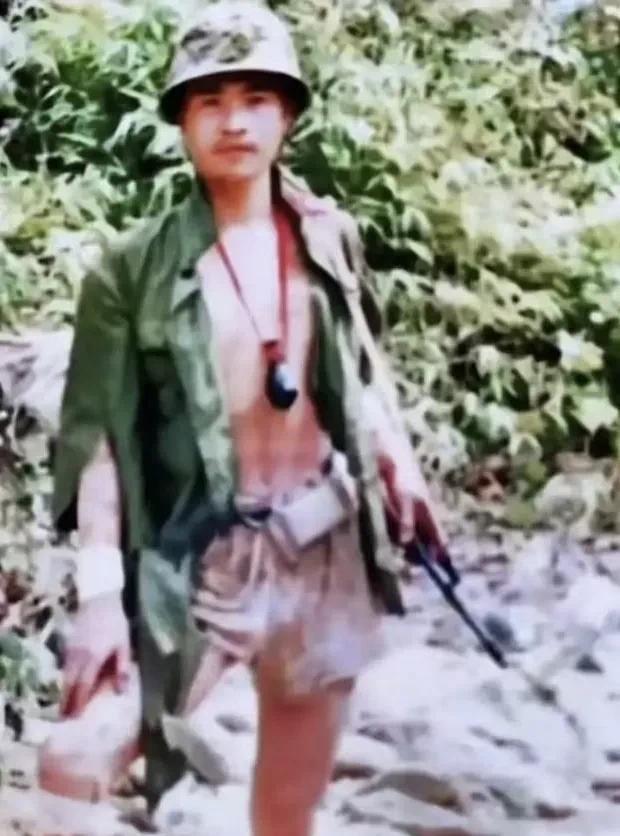 老山前线，那是一段血与火交织的历史，无数战士在那里把青春和生命都献给了祖国。他