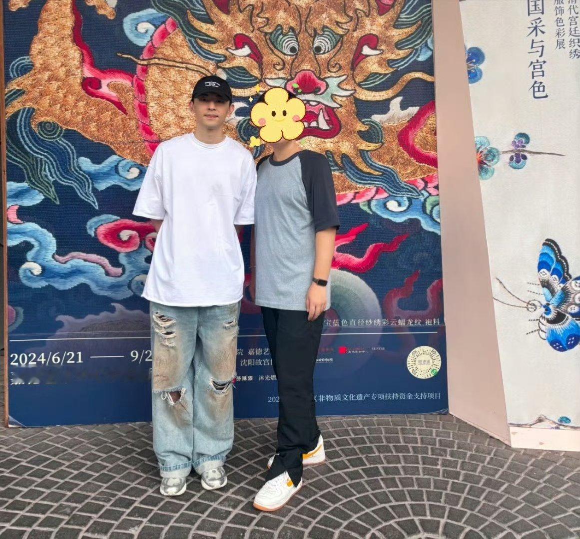 鄧倫邓伦路人合影里的宝北还有没有新鲜的没见过的在线求