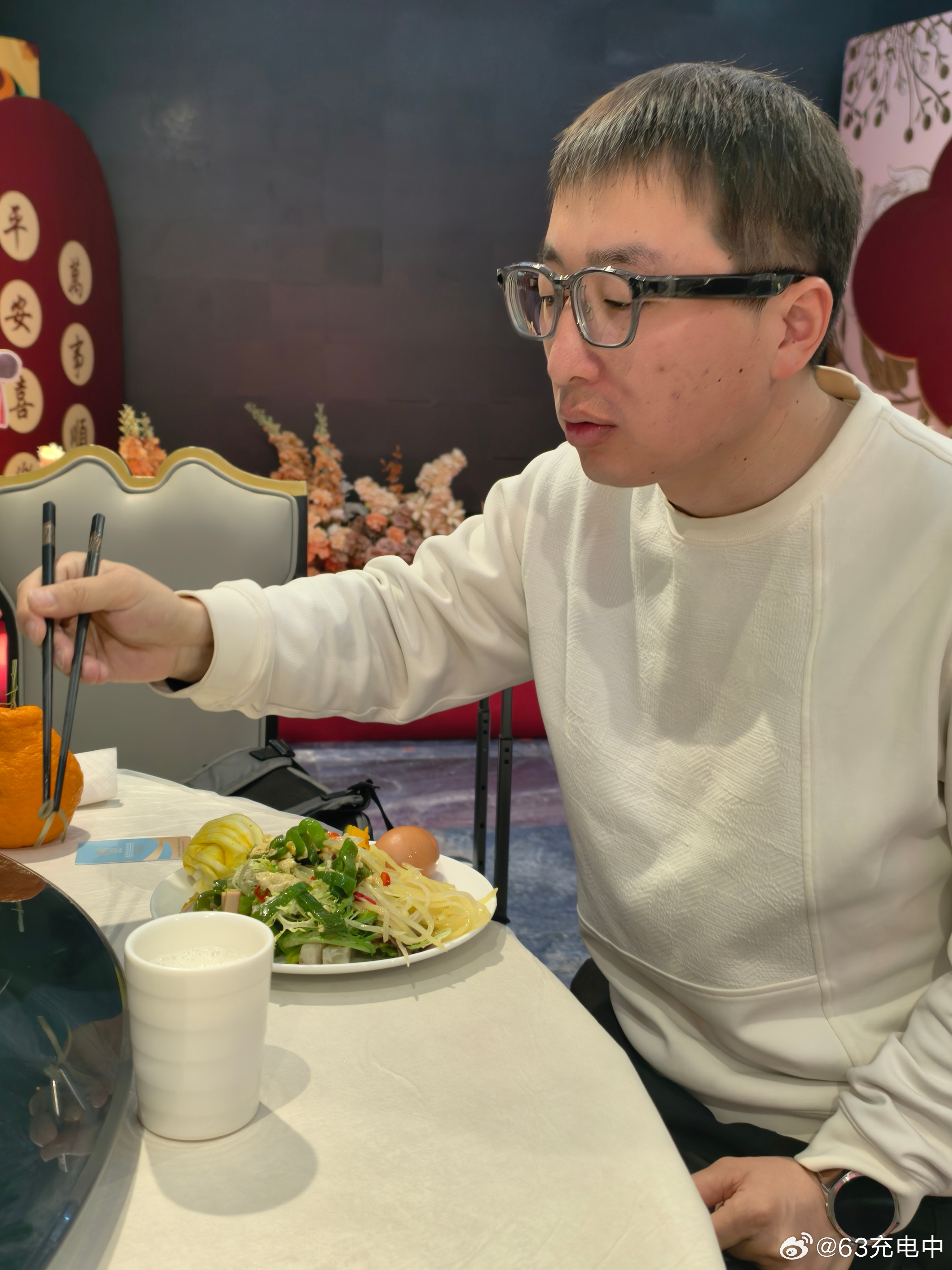 昨日高速一路规范通畅，而且出了新疆之后没有检查站了，车机上第一次出现了100%