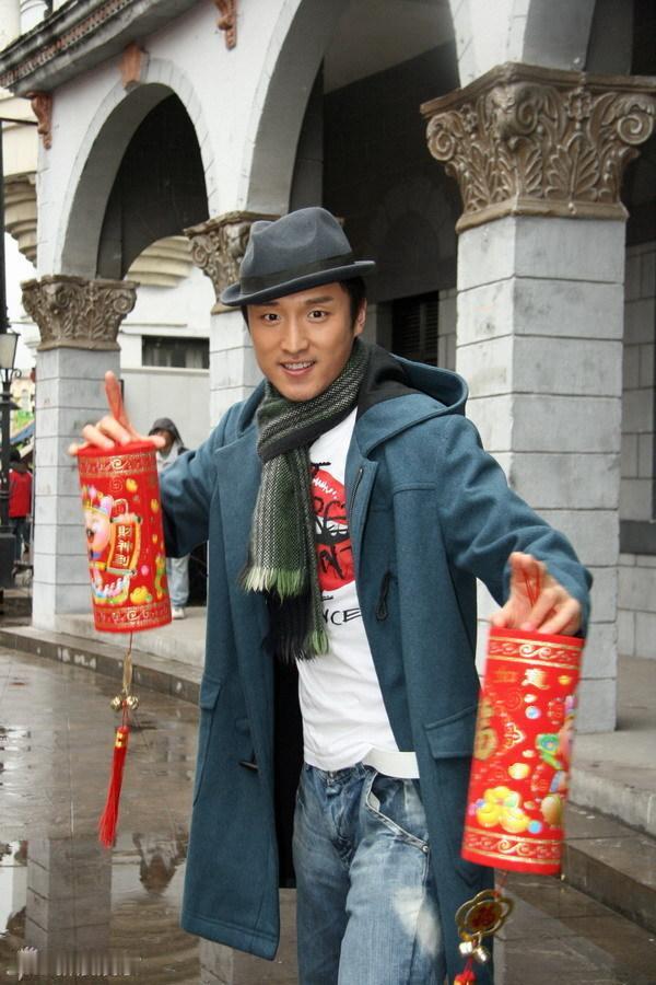 谁能想到，拍短剧的男主，一天到手才200块？演员李东远这波自曝，直接把短剧圈
