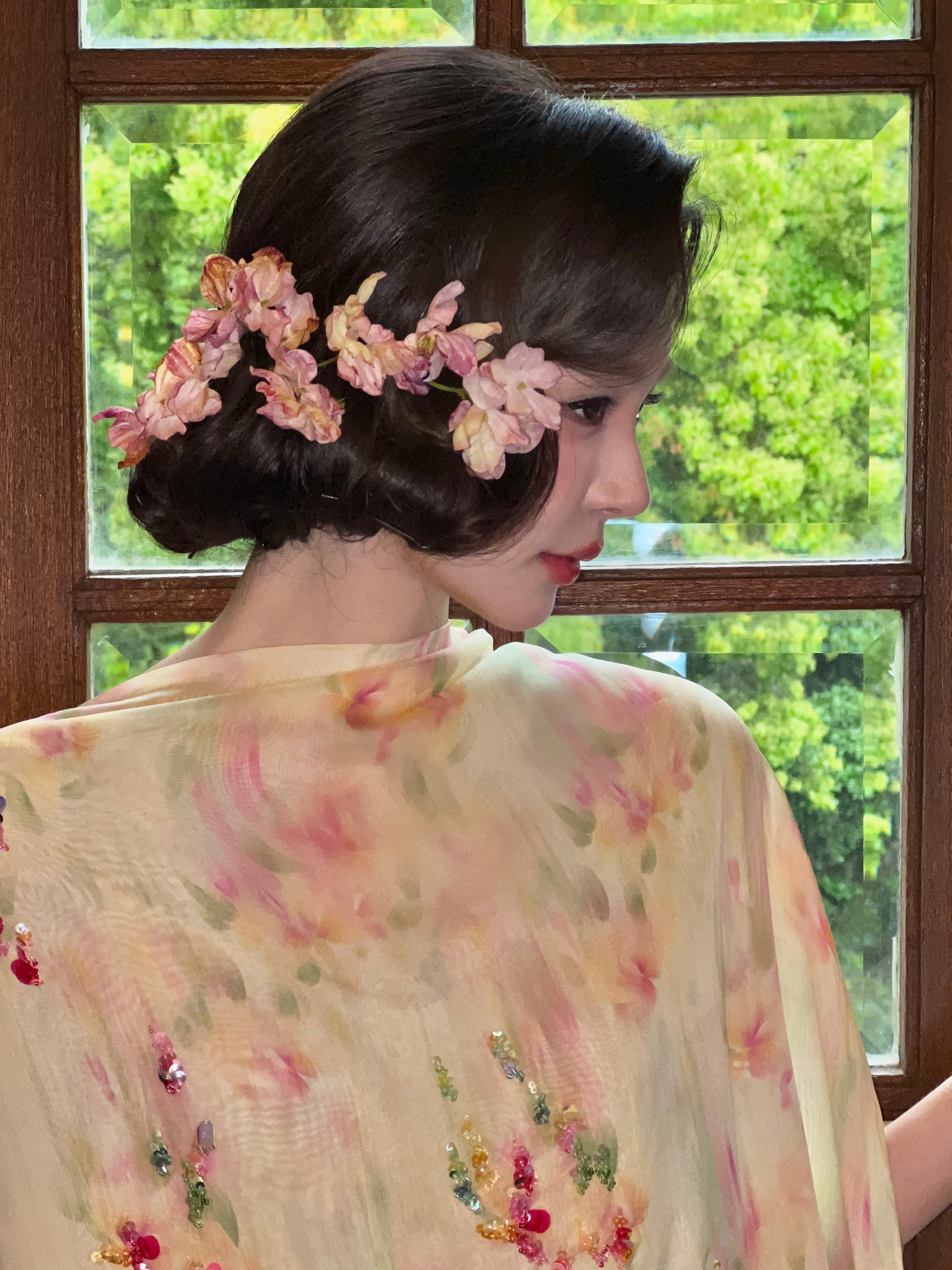 现在易梦玲的侧颜进化得是真漂亮…..