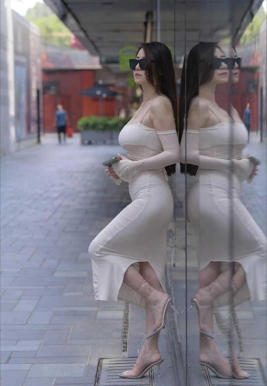 女人生活中的小秘密：1、她们对自己的生理需求往往都是口是心非.隐隐约约2、女