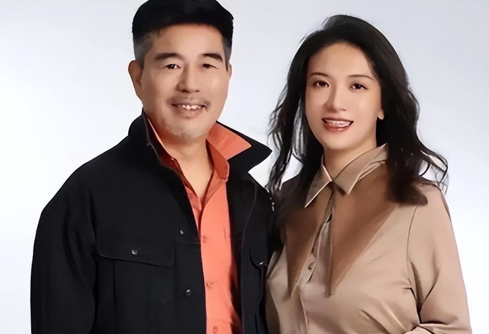 大家熟悉的演员，娶了小27岁央视主持人为妻，58岁才当上爸，事业成功，家庭幸福。