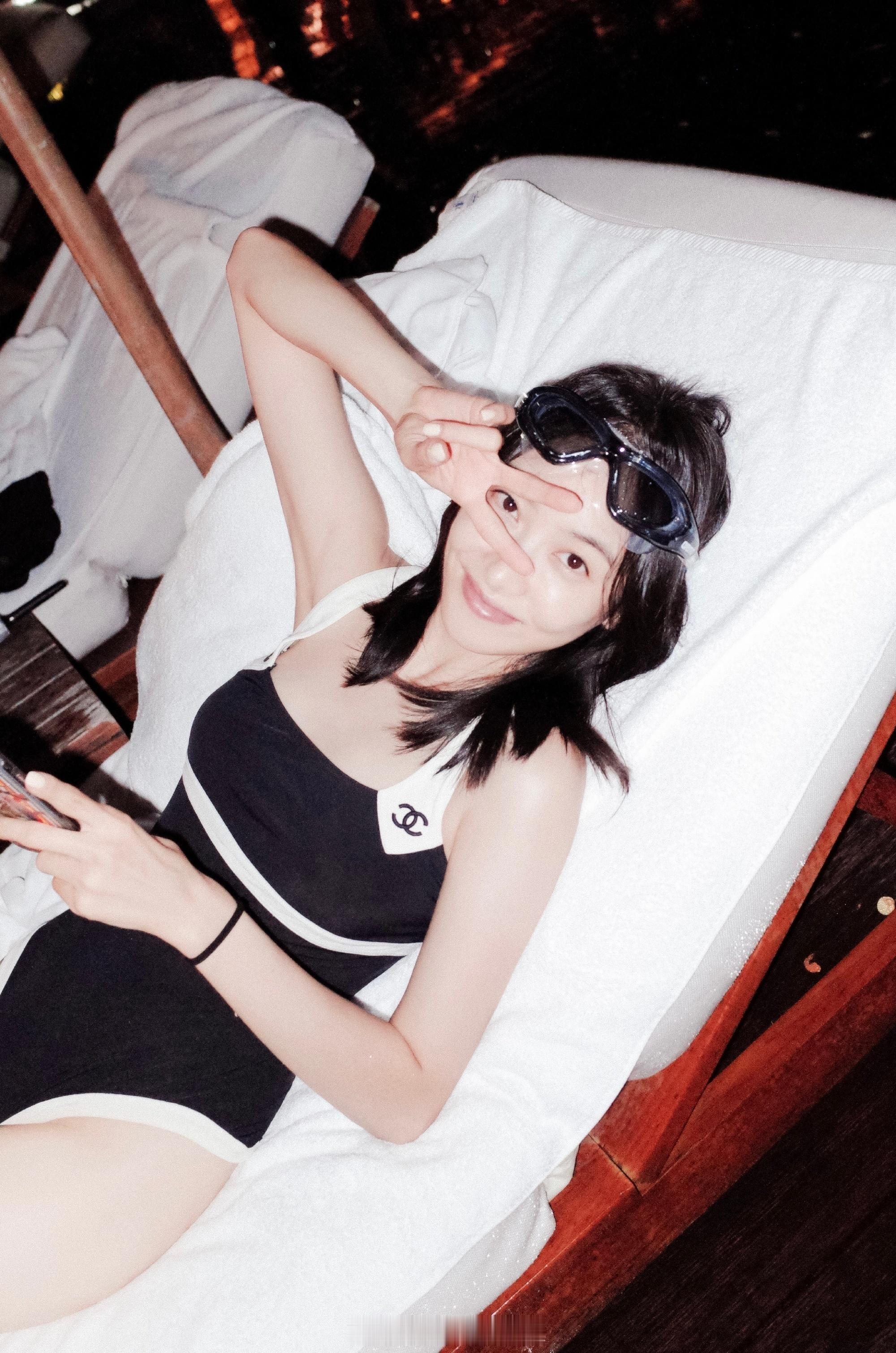 宋茜的一组泳装私服美照