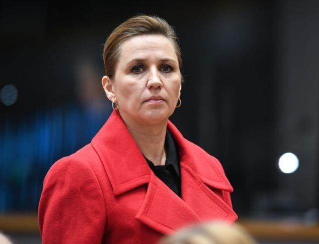 掏枪了！美军C-17直接降在格陵兰首府，丹麦毫不知情，连预警电话都没一个！