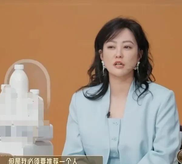 郝蕾很看好傅首尔。就算傅首尔不是郝蕾的组，郝蕾在投资人面前也是在全力的推存她。