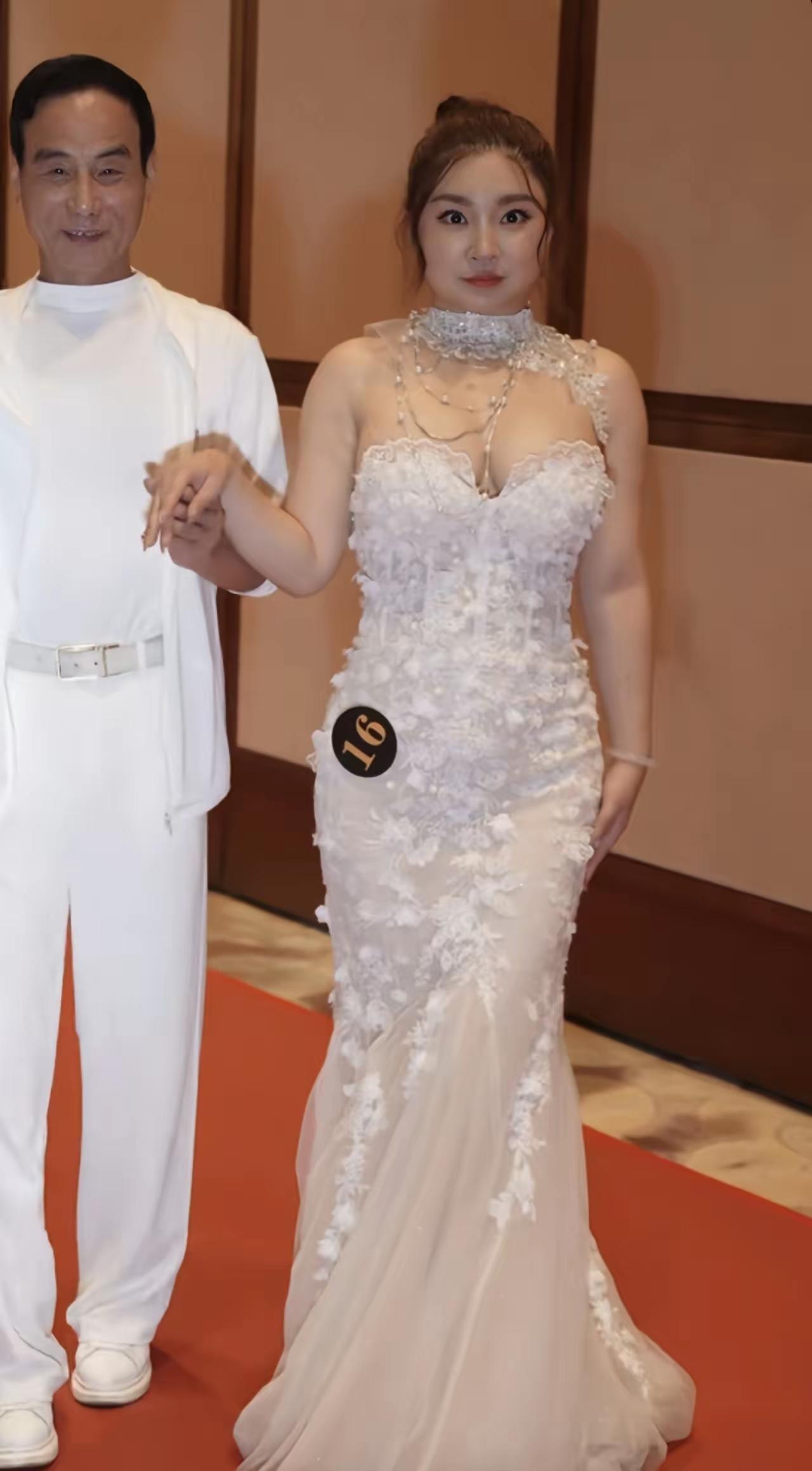 今年国际环球最佳身材小姐中国赛区冠军张雨曦，真让人眼前一亮！这次咱们的审美终于回