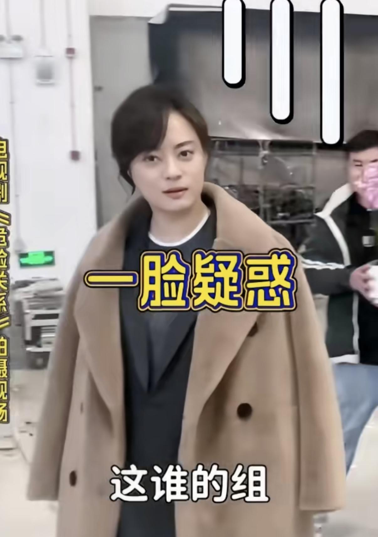 邓超探班孙俪跟导演畅聊，孙俪觉得邓超耽误她拍戏了，催导演拍戏！孙俪对导演说：“