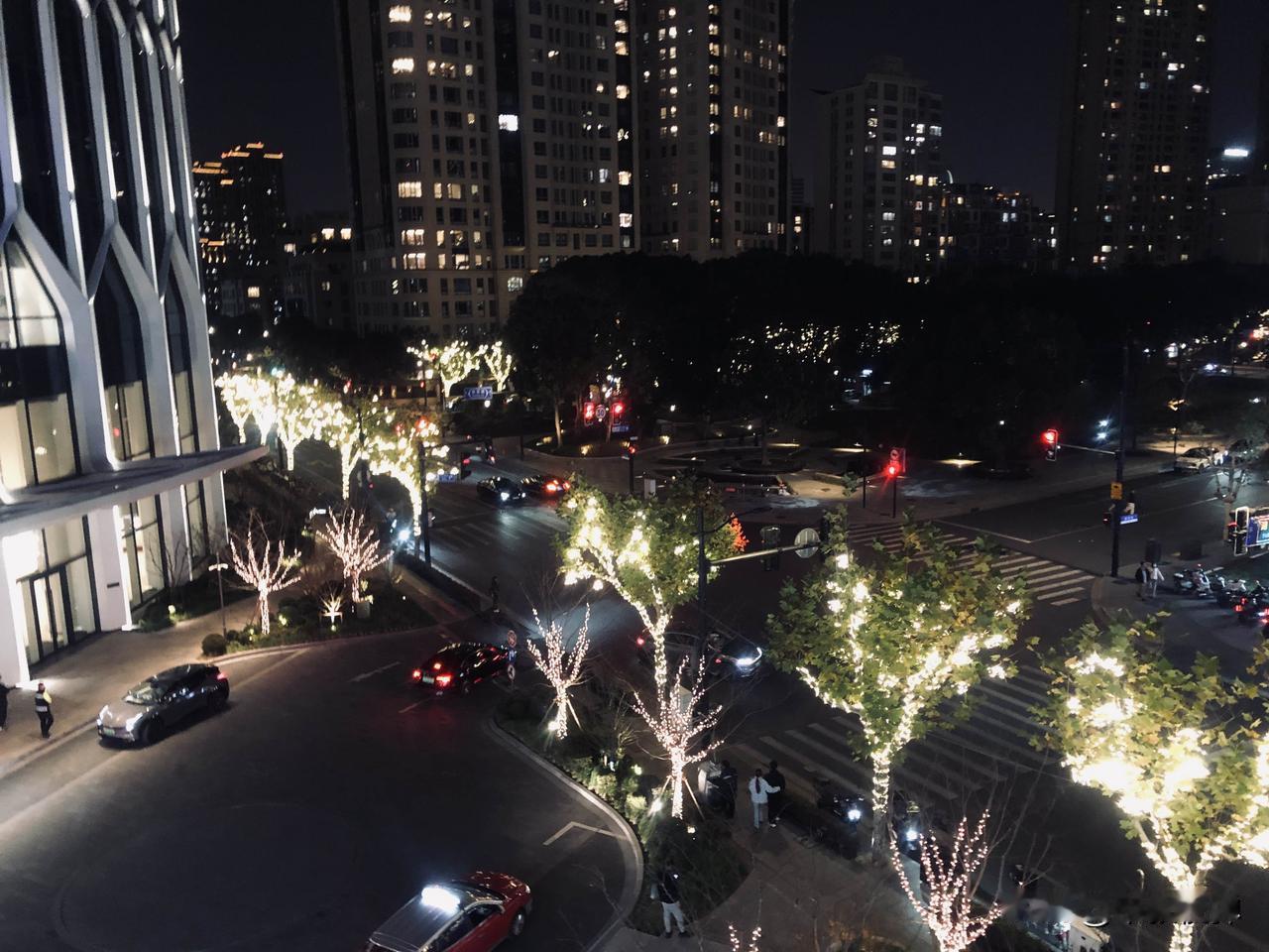 中国晚清被动形成的外国租界，虽然是耻辱，但是客观上对中国历史和社会进步产生深远的