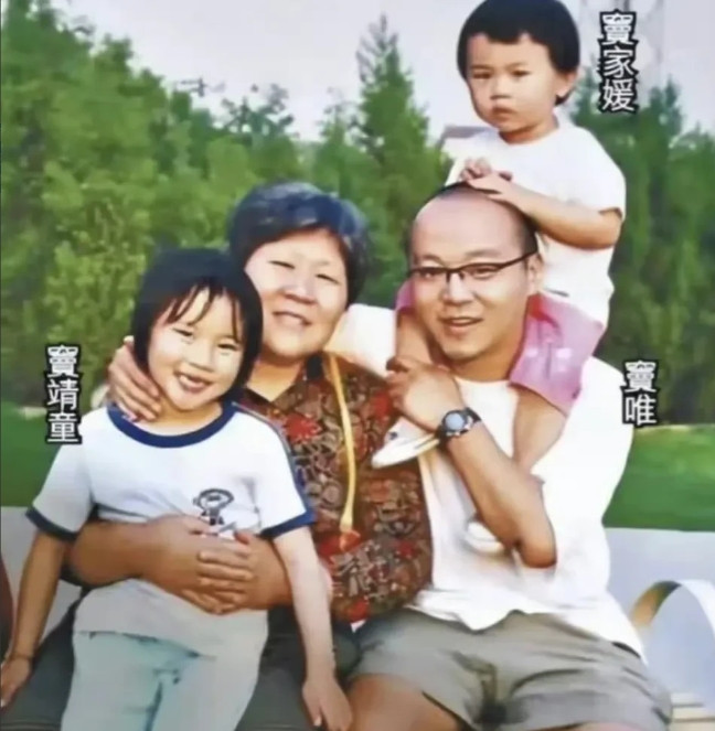 窦靖童之前说过，自己以后的遗产不会留给爸妈，全都留给妹妹们。她有俩妹妹，一个是爸